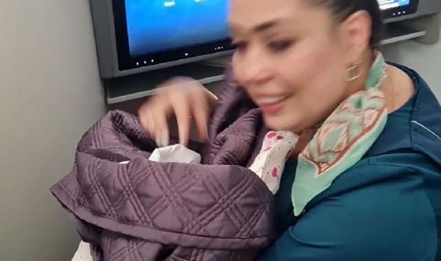 Uçakta doğum heyecanı, doğumu kabin görevlileri yaptırdı