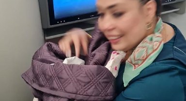 Uçakta doğum heyecanı, doğumu kabin görevlileri yaptırdı