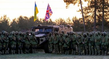 Ukraynalı askerler, İngiltere'de eğitime devam ediyor