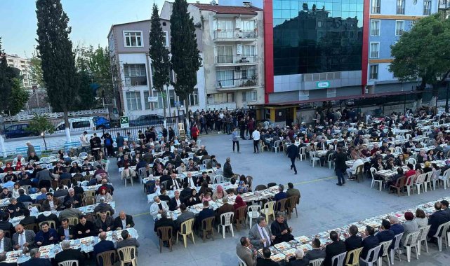 Ülkücüler 2 bin kişiyle iftar yaptı