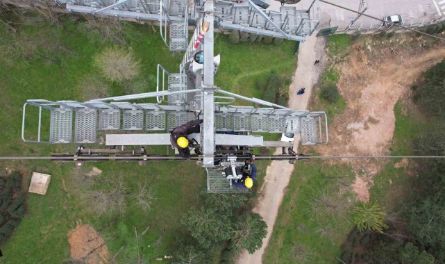 Uludağ'da ölümle burun buruna... 165 metre yüksekte cambazları aratmıyorlar