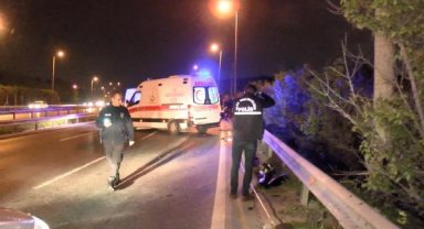 Ümraniye'de bariyere vurduktan sonra TIR'a çarpan motosikletin sürücüsü hayatını kaybetti