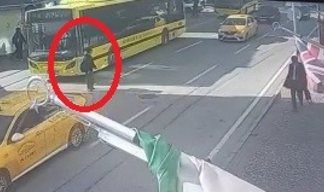 Üniversite öğrencisi alt geçidi kullanmadı, otomobil böyle çarptı
