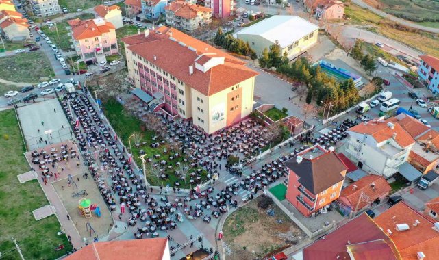 Uşak Belediyesi Ramazan coşkusunu mahallelere taşıyor