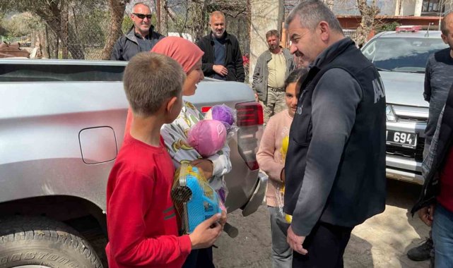 Uşak Valiliği'nden 'Depremzede çocukları giydirelim' kampanyası