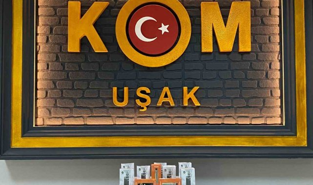 Uşak'ta yüklü miktarda kaçak tütün mamulü ele geçirildi