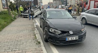 Üsküdar'da otomobil takla attı: 1 yaralı