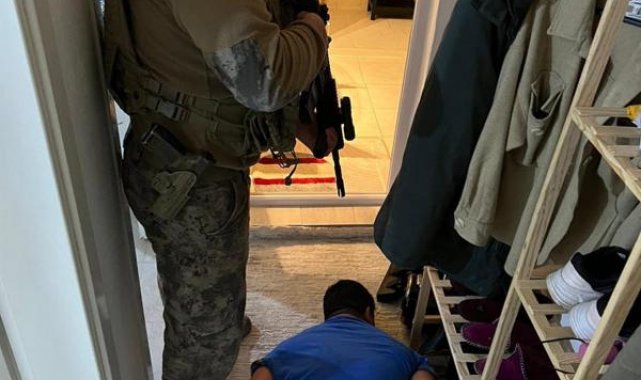 Uyuşturucu operasyonunda, açılmayan kapılar 'koçbaşıyla' kırıldı; 31 gözaltı