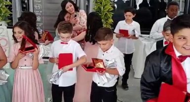 Üzerine kaya düşen otomobilde ölen öğretmenler son yolculuğuna uğurlandı