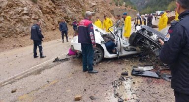 Üzerine kaya düşen otomobildeki 4 öğretmen ödü