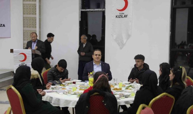 Vali Akbıyık, yetimlerle iftarda buluştu