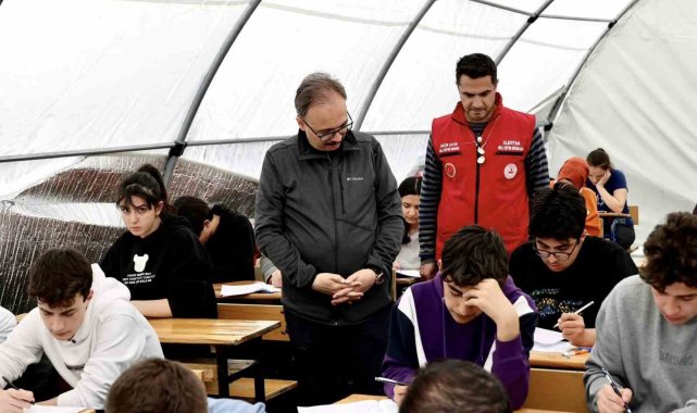 Vali Kızılkaya Elbistan'da öğrenciler ile buluştu