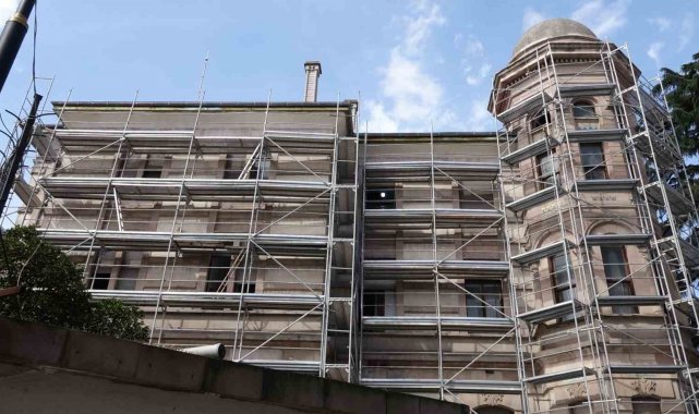 Vali Ustaoğlu Kostaki Konağı restorasyonunda incelemelerde bulundu