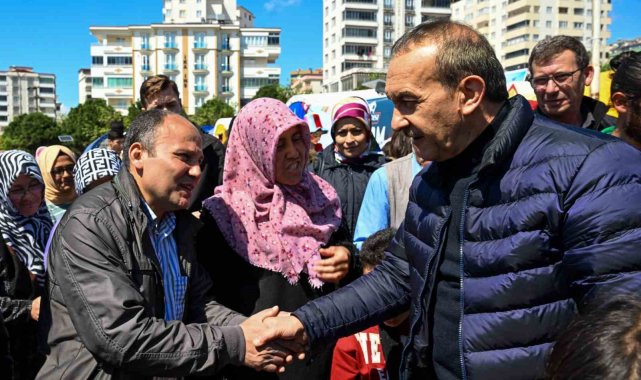 Vali Yavuz, deprem zamanında olduğu gibi bayramın ilk gününde de Kahramanmaraş'ta