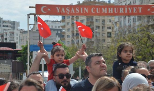 Valilik koltuğuna oturan Alya: Ampute depremzede kardeşlerimin protez ihtiyaçları giderilsin