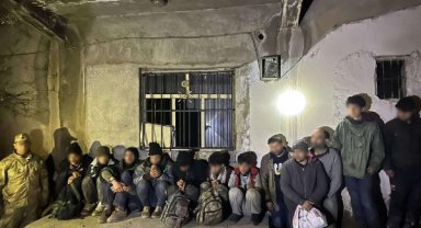 Van'da 13 kaçak göçmen yakalandı, 2 organizatör tutuklandı