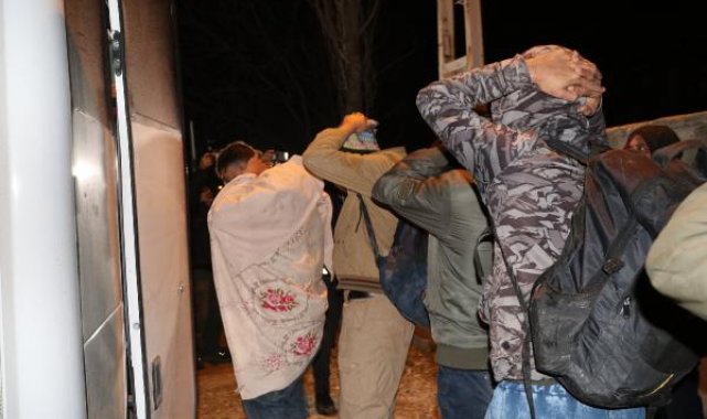 Van'da 20 kaçak göçmen ile 2 organizatör yakalandı