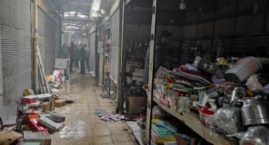 Van'da, halk pazarında çıkan yangın, 2,5 saatte söndürüldü