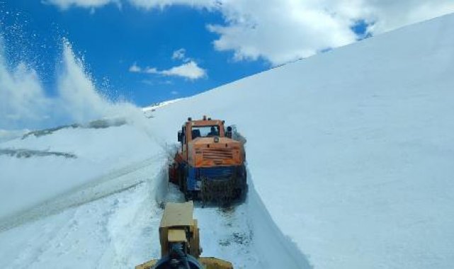 Van'da kardan kapanan 75 yerleşim biriminin yolu, ulaşıma açıldı