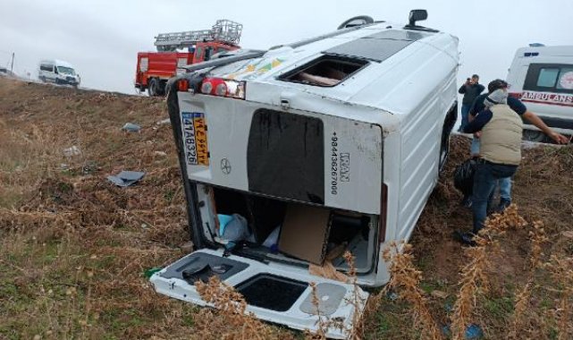 Van'da yolcu minibüsü devrildi; 12 İranlı yaralandı