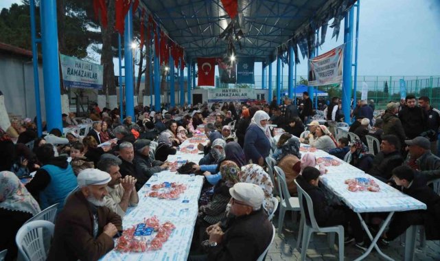 Vatandaşlar, Büyükşehir'in iftar sofralarında bir araya gelmeye devam ediyor