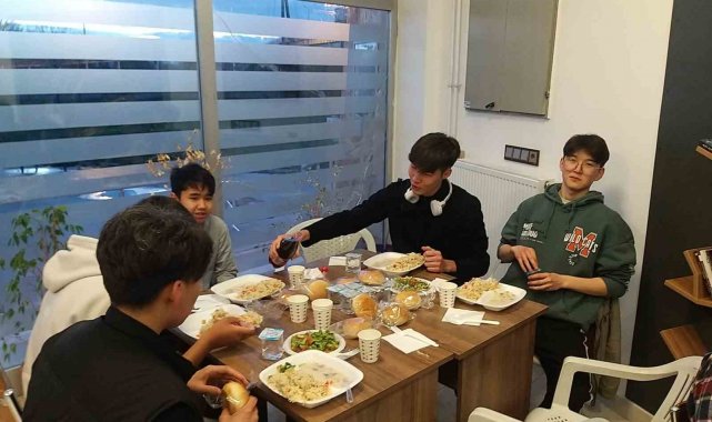 Yabancı uyruklu öğrenciler iftarda buluştu