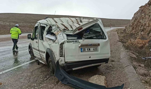 Yağmurla kayganlaşan yol kazaya neden oldu, 5 yaralı