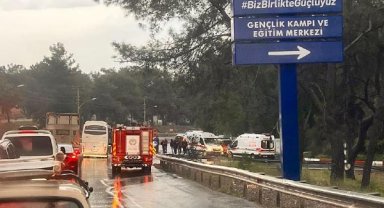 Yan yatan midibüsten dua kitabı ile orucunu açacağı ekmeğini aldı; 7 yaralı