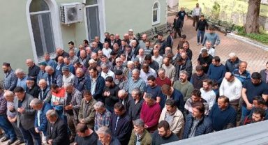 Yanan evin enkazında kemikleri bulunan kadın için gıyabi cenaze namazı