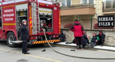 Yangına müdahale ederken bulunduğu bölüm çöken itfaiye eri, yaşamını yitirdi
