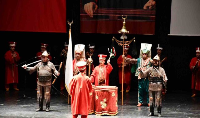 Yaşayan İnsan Hazinesi Salim Yaşar tarafından çömlek yapımı renkli görüntüler yaşandı