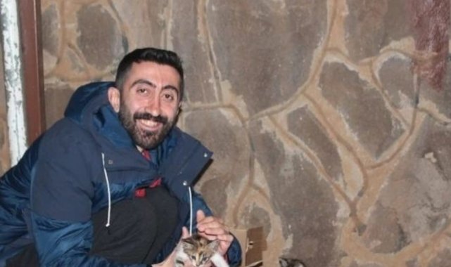 Yavru kediyi boğulmaktan kurtardı
