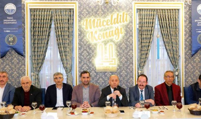Yeni Dünya Vakfı üniversite öğrencilerini iftarda ağırladı