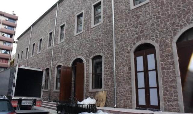 Yeniden inşa edilen İzmir İktisat Kongresi tarihi binası, açılışa hazırlanıyor