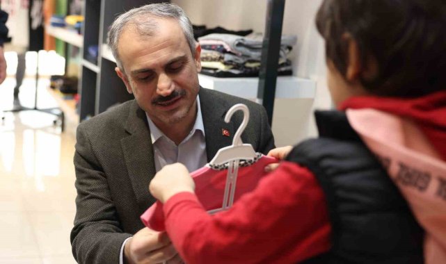 Yetim çocuklara bayramlık hediyesi