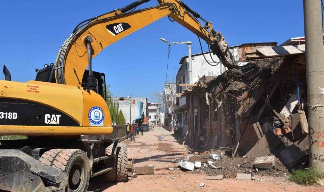 Yıldırım'da 137 kaçak yapı yıkıldı