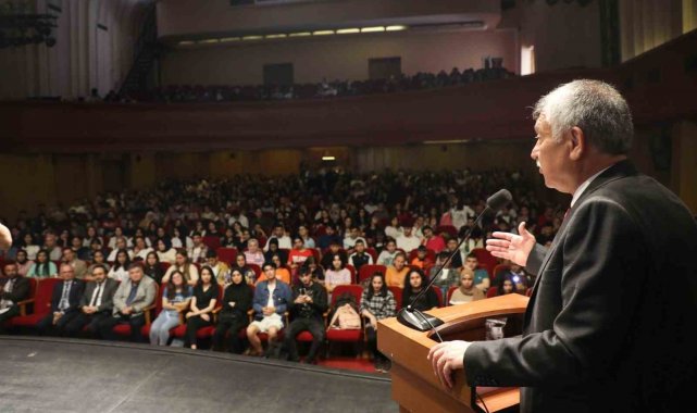 YKS'ye girecek öğrencilere farkındalık ve motivasyon konferansı