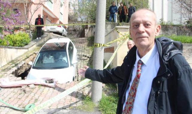 Yol çöktü, otomobiliyle 1 metrelik çukura düştü