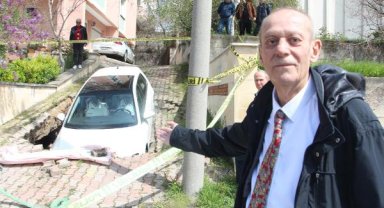 Yol çöktü, otomobiliyle 1 metrelik çukura düştü