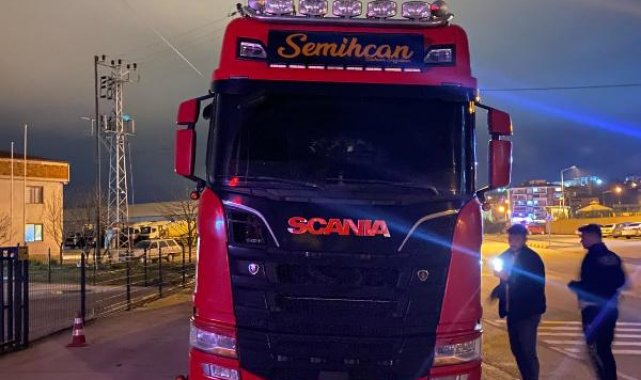 Yol verme tartışmasında TIR ile otomobil arasında sıkışan sürücü öldü