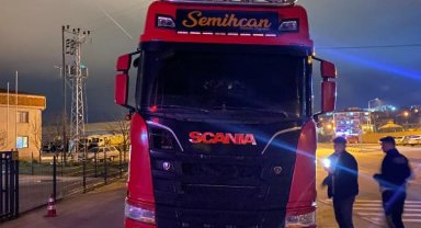 Yol verme tartışmasında TIR ile otomobil arasında sıkışan sürücü öldü