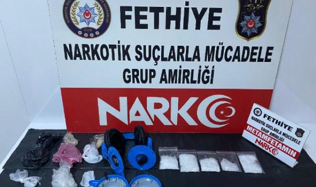 Yolcu otobüsünde yakalandı; uyuşturucuyu kulaklığa saklamış
