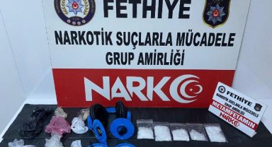 Yolcu otobüsünde yakalandı; uyuşturucuyu kulaklığa saklamış