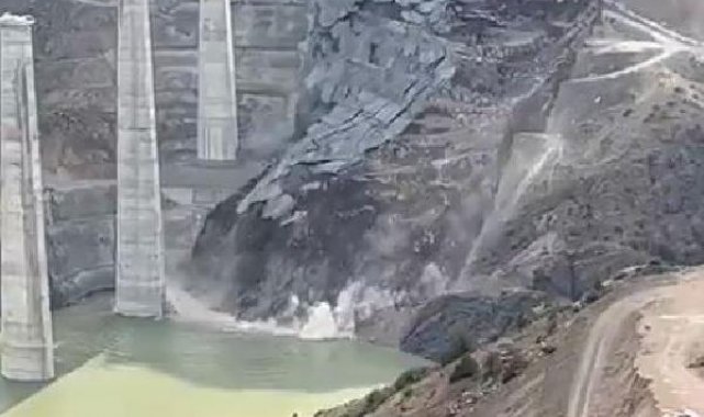 Yusufeli'nde inşası süren viyadük çevresindeki heyelan kamerada