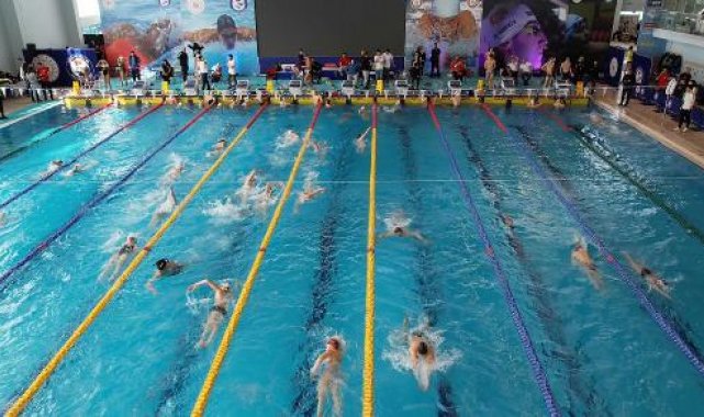 Yüzmede milli takım ve olimpiyat seçmeleri Edirne'de başladı