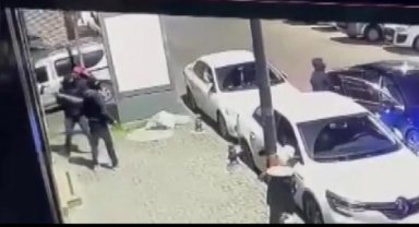 Zeytinburnu'nda balyozla kapıyı kırıp, kasayı çaldılar