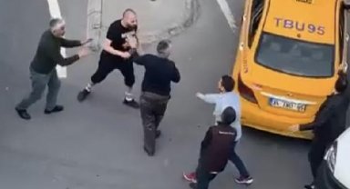 Zeytinburnu'nda tekmeli yumruklu trafik kavgası 