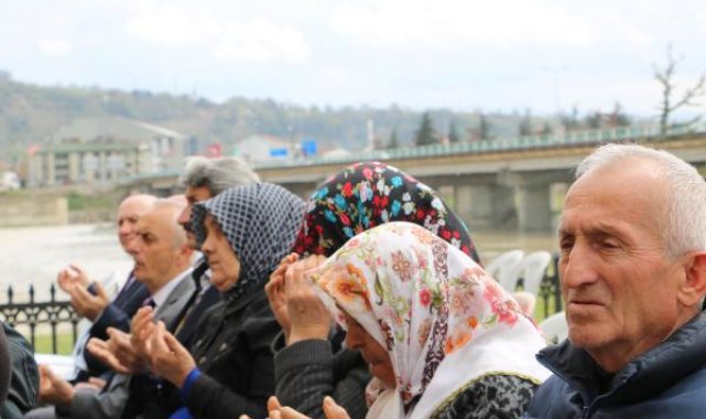 Zonguldak'ta köprü faciasının 11'inci yılında hayatını kaybedenler anıldı