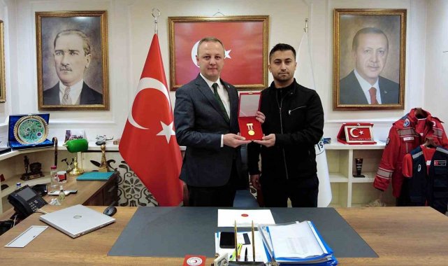Zonguldaklı itfaiye erine üstün fedakarlık madalyası