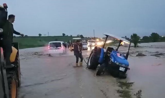 15 dakikalık yağış Vezirköprü'de hayatı felç etti